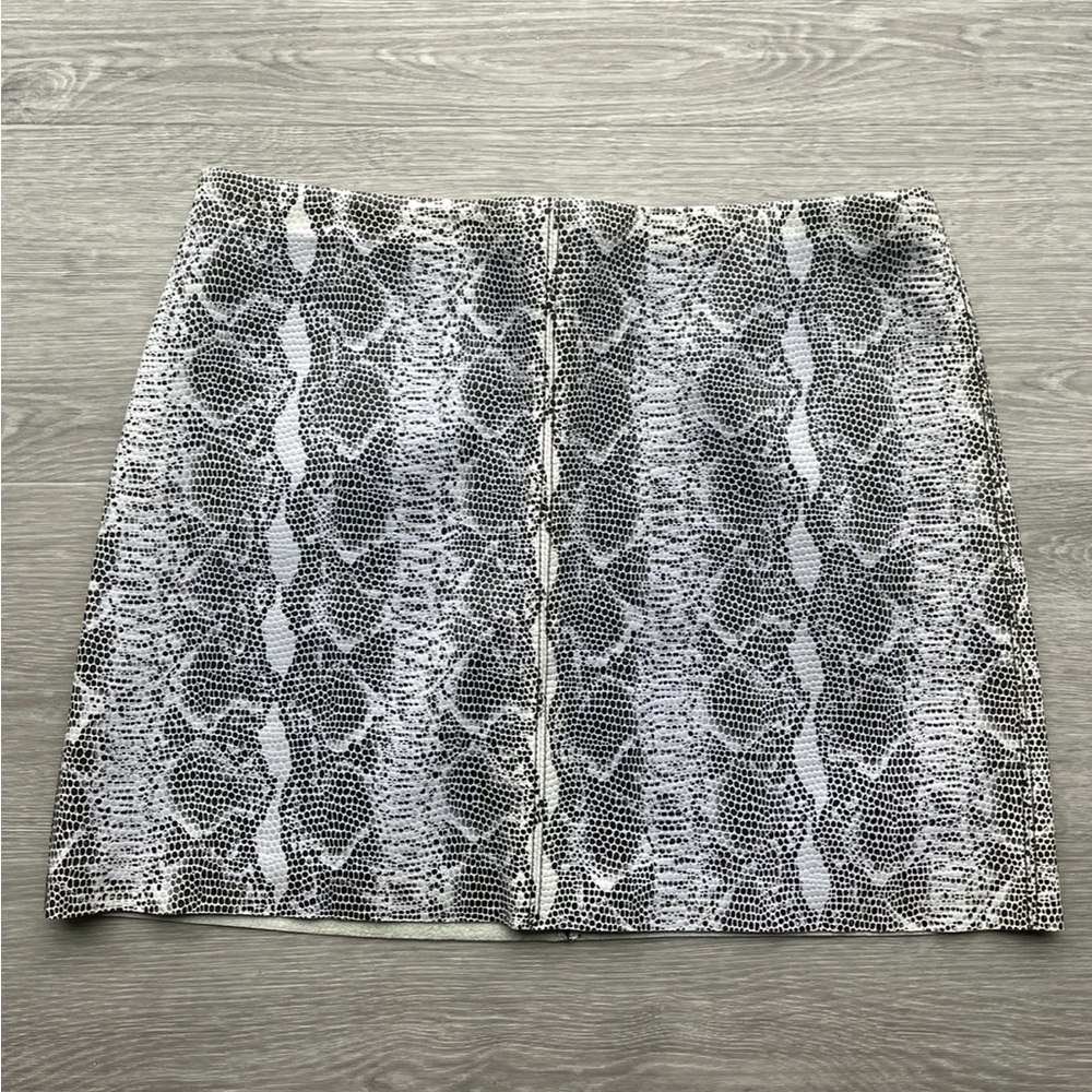 Alice + Olivia Black and White Lamb Leather Snake Print Mini Skirt